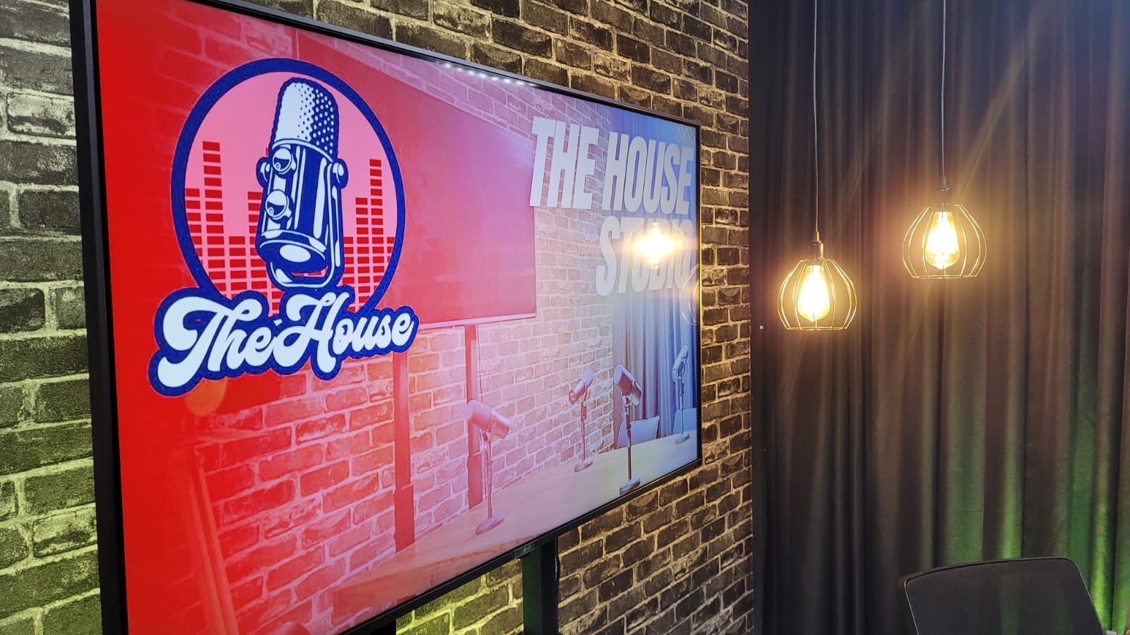 Logo The House na TV